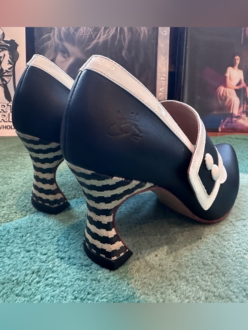 Fluevog NEW IN BOX Big Presence Zewde black/cream wide strap retro heel- 9 - Picture 4 of 16